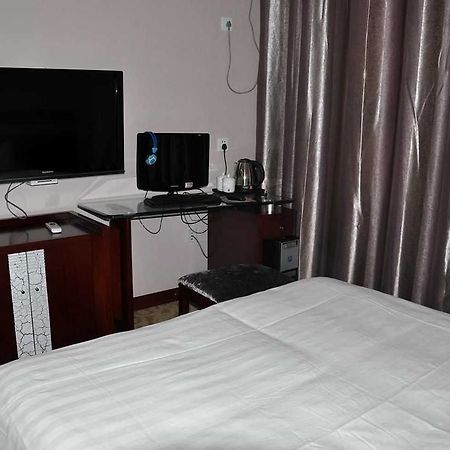 Hangjia Hotel 乌鲁木齐 外观 照片